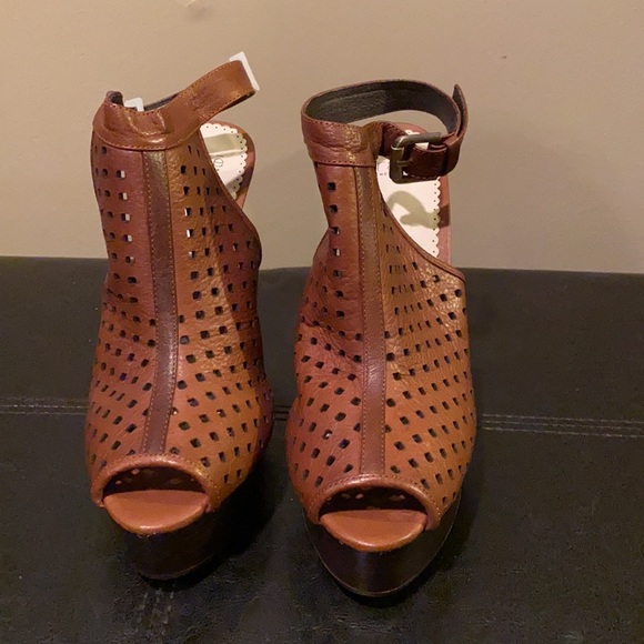 Vintage Rafe’ - Picture 2 of 4